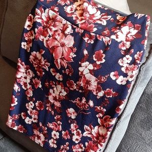 Gorgeous flowered Lularoe Cassie pencil skirt